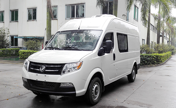 東風御風雙排座醫(yī)藥冷藏車