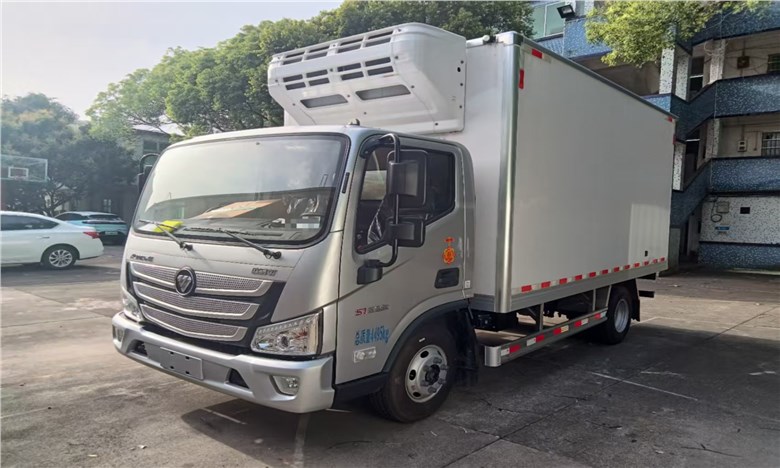 福田歐馬可肉掛冷藏車(chē)